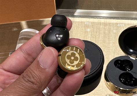 cuffie lv|Louis Vuitton Horizon Light Up Earphones .